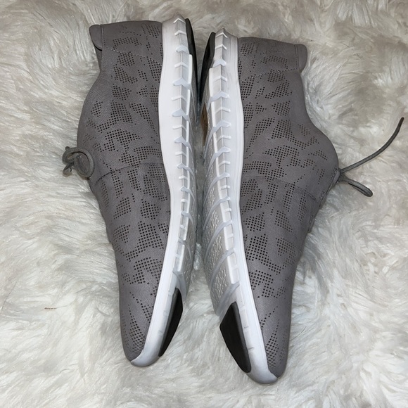 Cole Haan Zerogrand Perforated Trainer Womens Size 8 Gray Ironstone Nubuck 9.5 - Picture 7 of 9